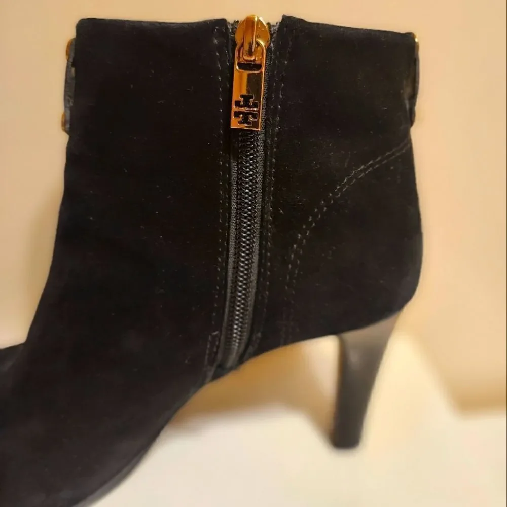 Tory Burch Luxe Black Suede Gold Zip Stiletto Ankle Boots Size 8 Retail $450